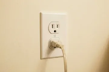 Po — elektrikárske práce